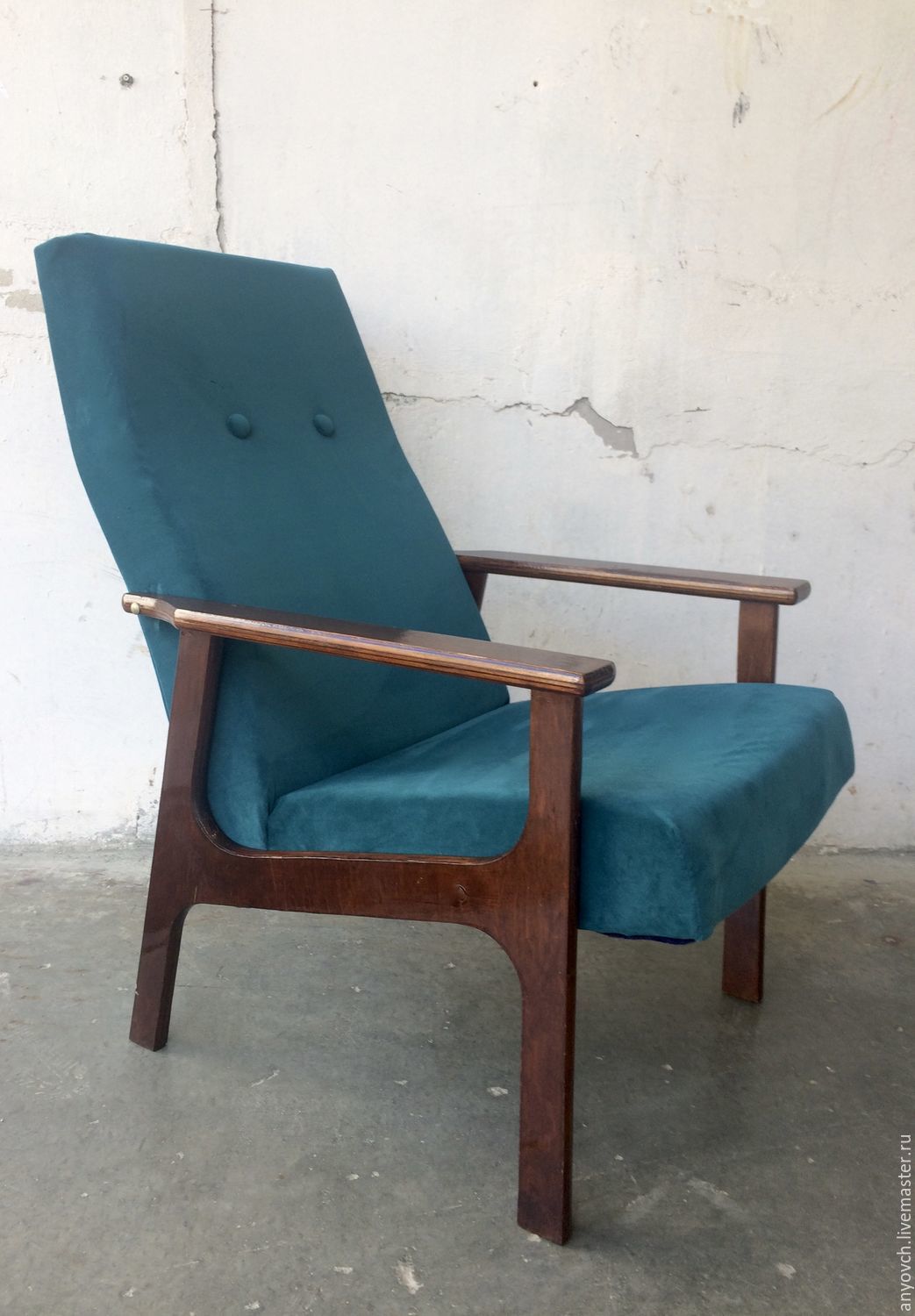 отреставрировать старое кресло с деревянными подлокотниками