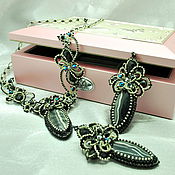 Elegant bracelet from jewelry lace with malachite 'emerald city'