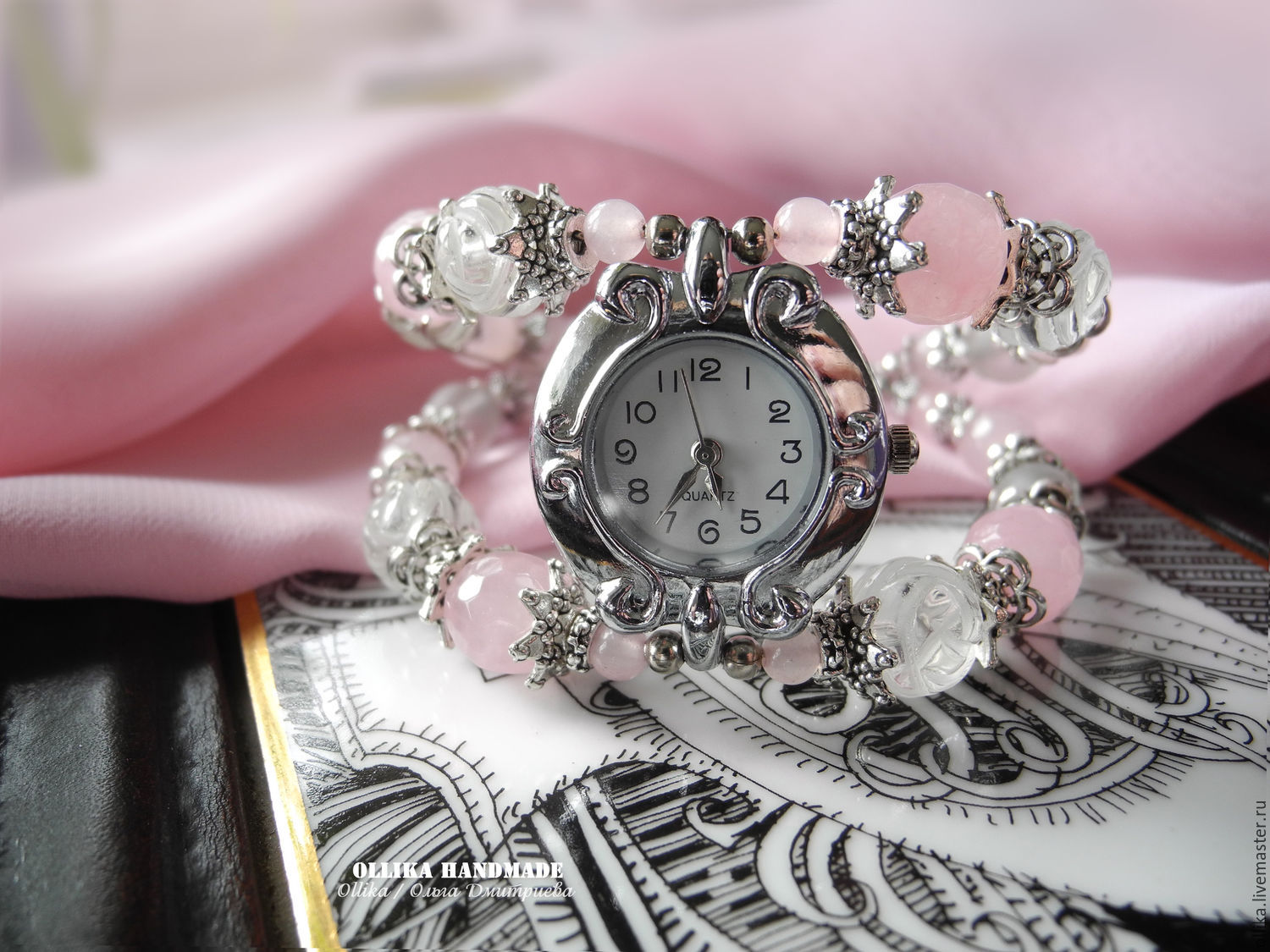 Наручные часы с камнями. Часы браслет. Часы женские. Часы с браслетом женские. Браслет с часами женские.