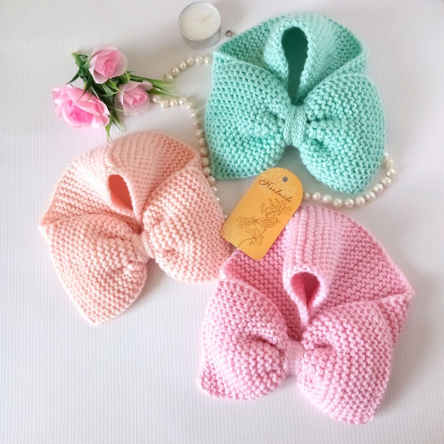 Openwork bow for baby girls