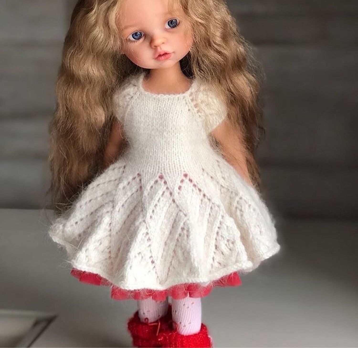 Белое платье для куклы Паола Рейна