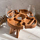 Винный набор: Винный столик из бука с 2 бокалами для вина, Подарочные боксы, Москва,  Фото №1