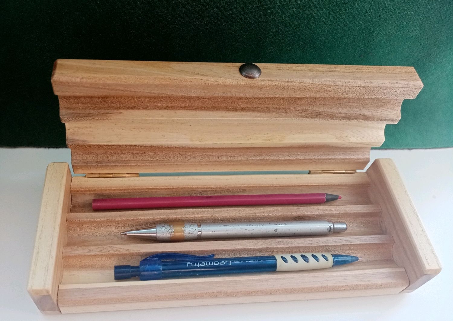 Настольный пенал для ручек и карандашей