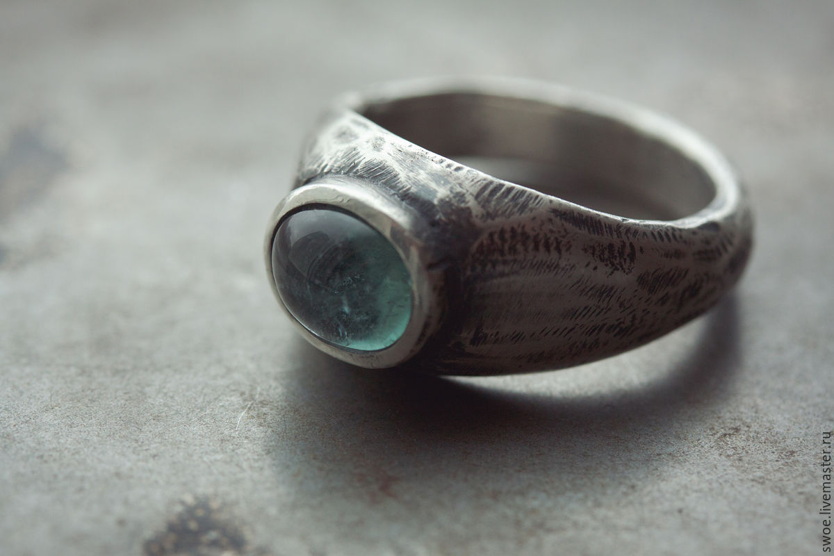 Старинные кольца из серебра с камнями