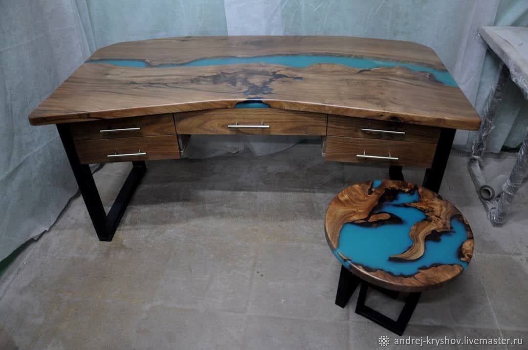 Рабочий стол из массива дерева и эпоксидной смолы в интернет-магазине ...