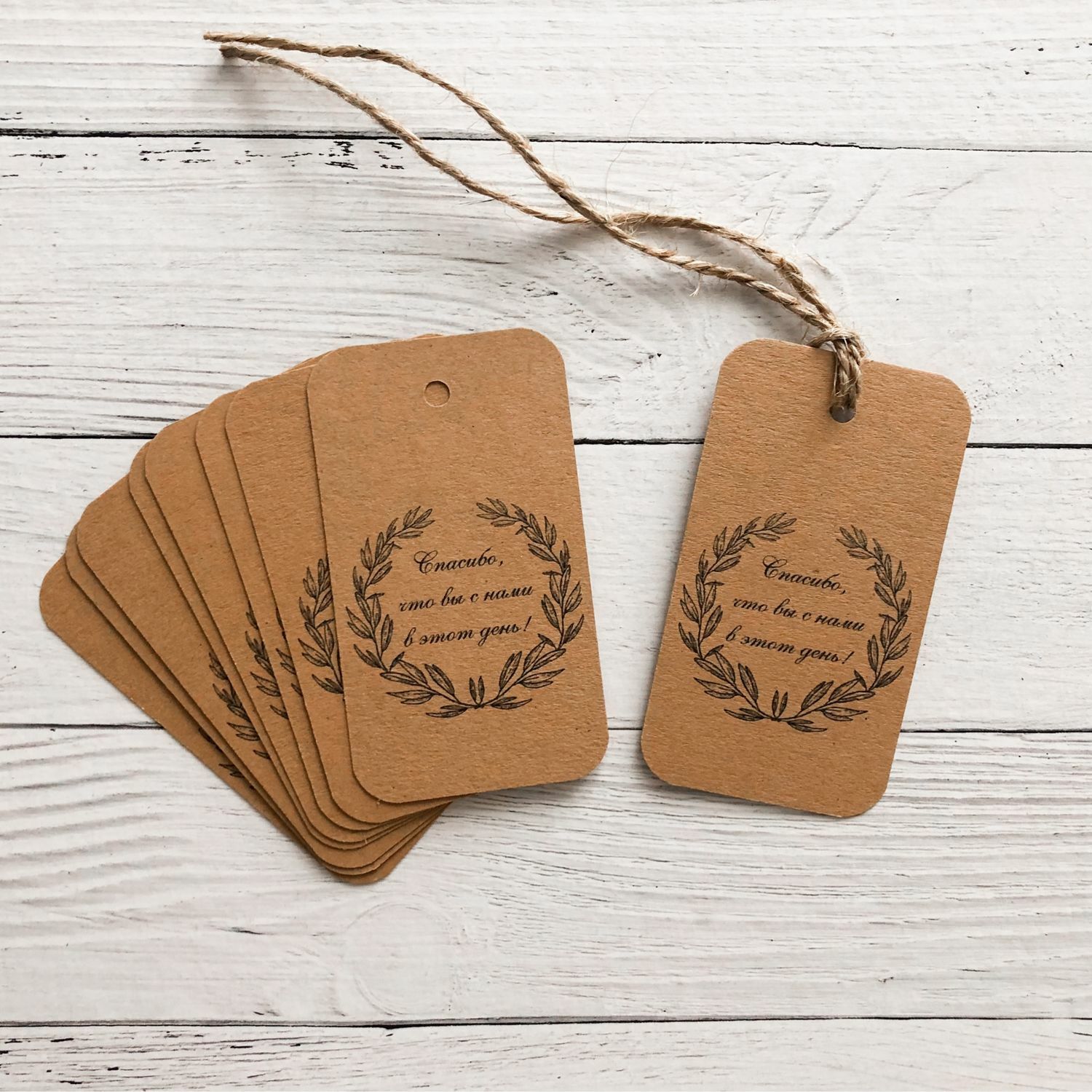 Дизайнерские бирки. Крафтовые бирки. Подарочная бирка. Бирки на крафтовой бумаге. Круглая наклейка крафт.