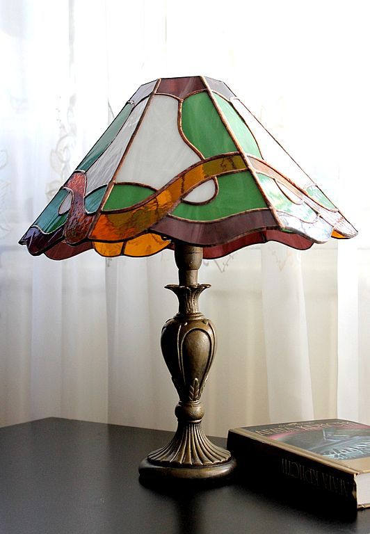 Витражная лампа была сделана на заказ для очень милой девушки. 