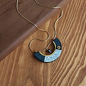 Necklace: Pendant made of wood with gilding