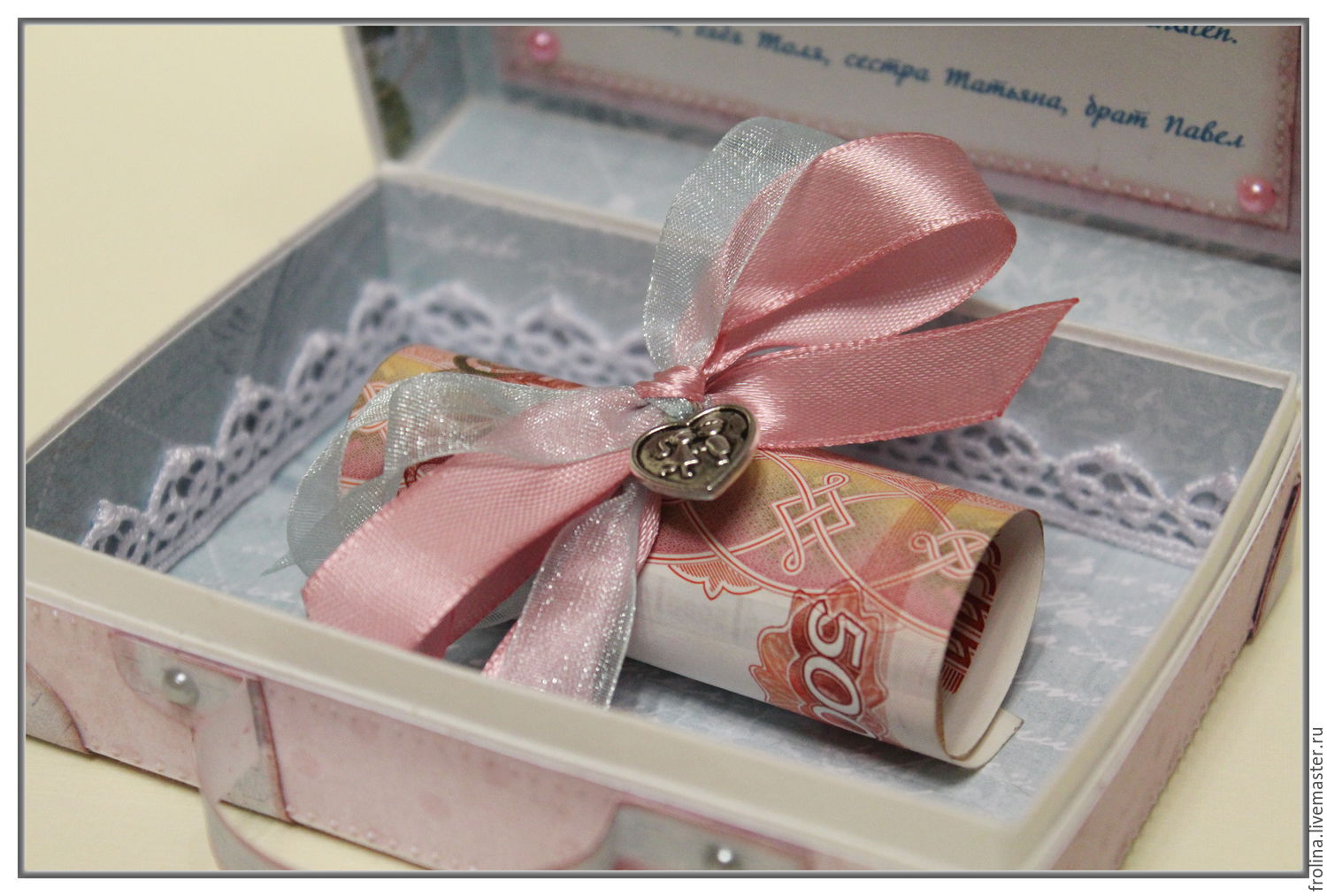 На рождения ребенка дарить деньги. Интересный подарок на свадьбу. Подарок молодоженам. Подарок на свадьбу молодоженам. Подарочная коробочка для денежного подарка на свадьбу.