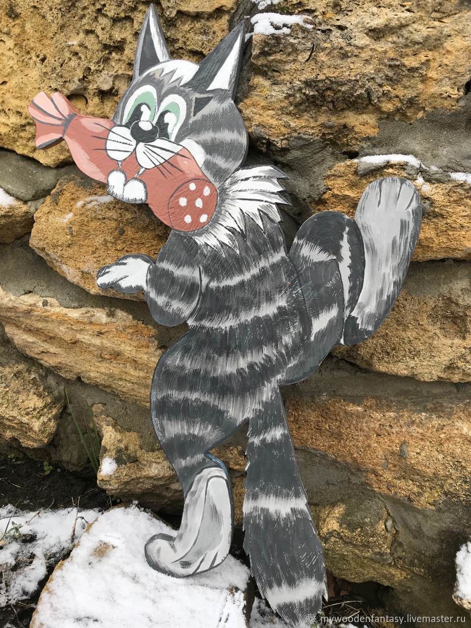 Кот с колбасой