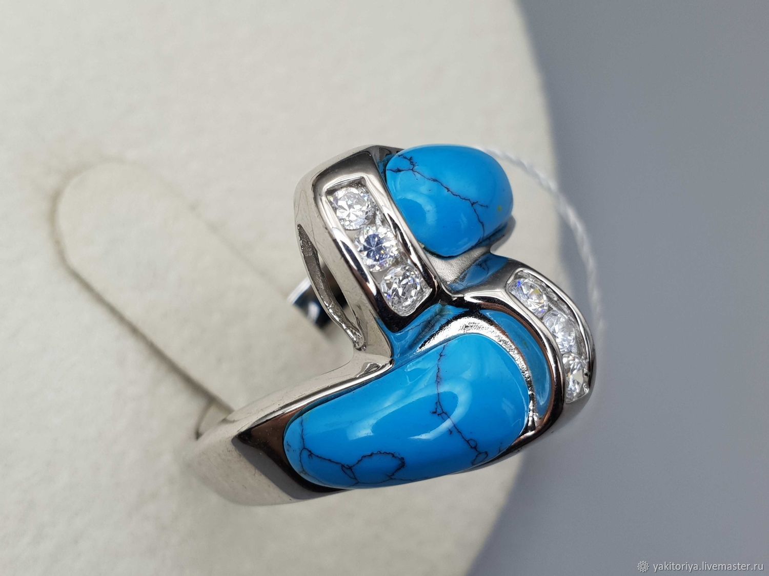 Серебряное кольцо с бирюзой 22 размер