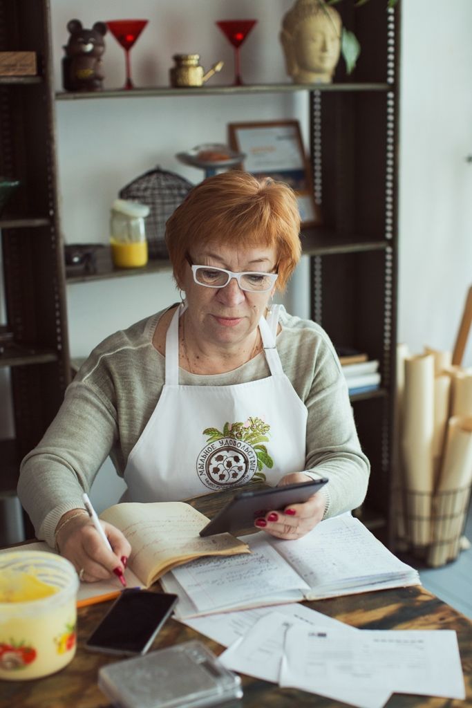 Учусь, работаю,стараюсь быть полезной людям.