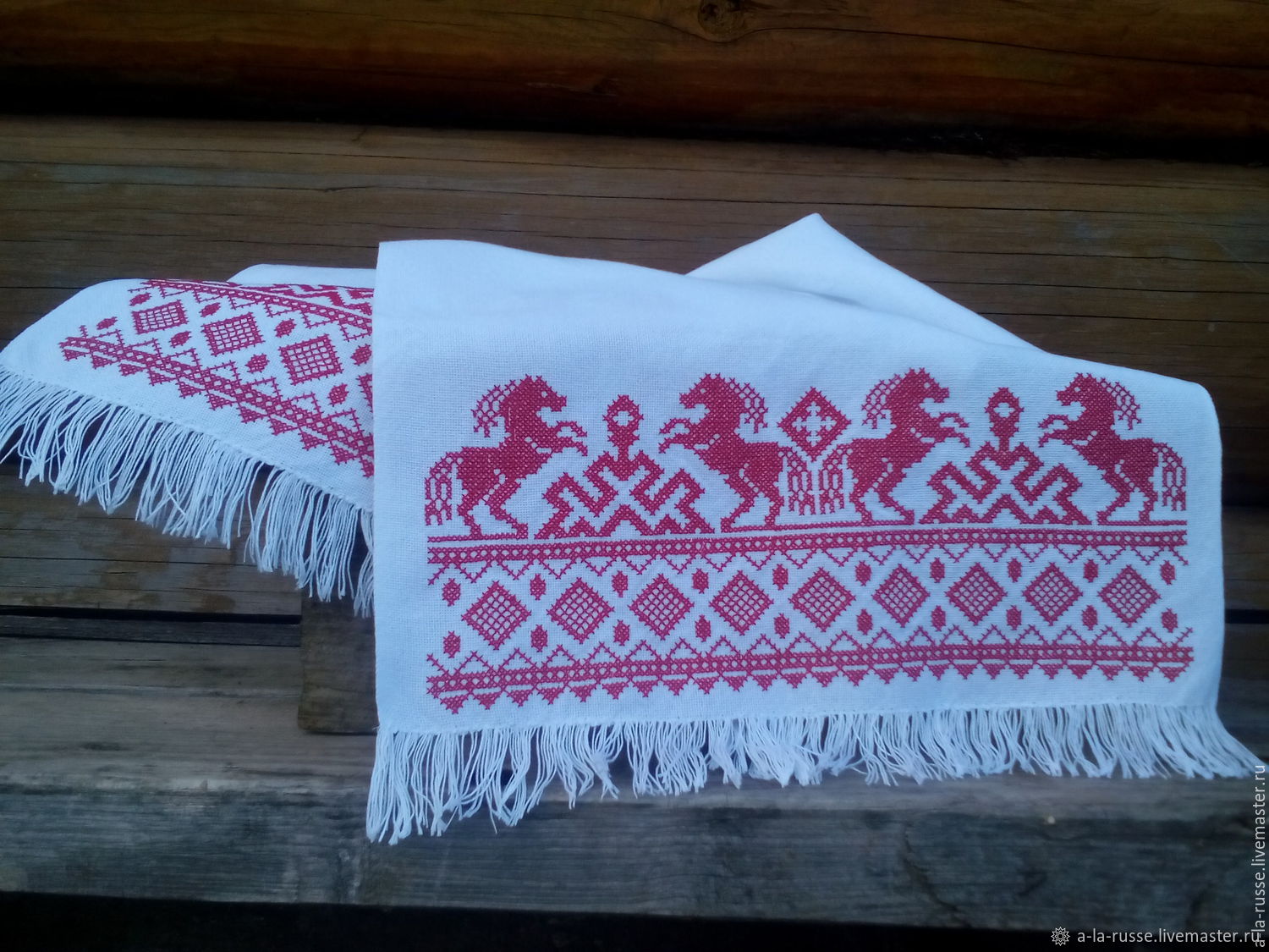 Белорусский рушник, украшенный вышивкой