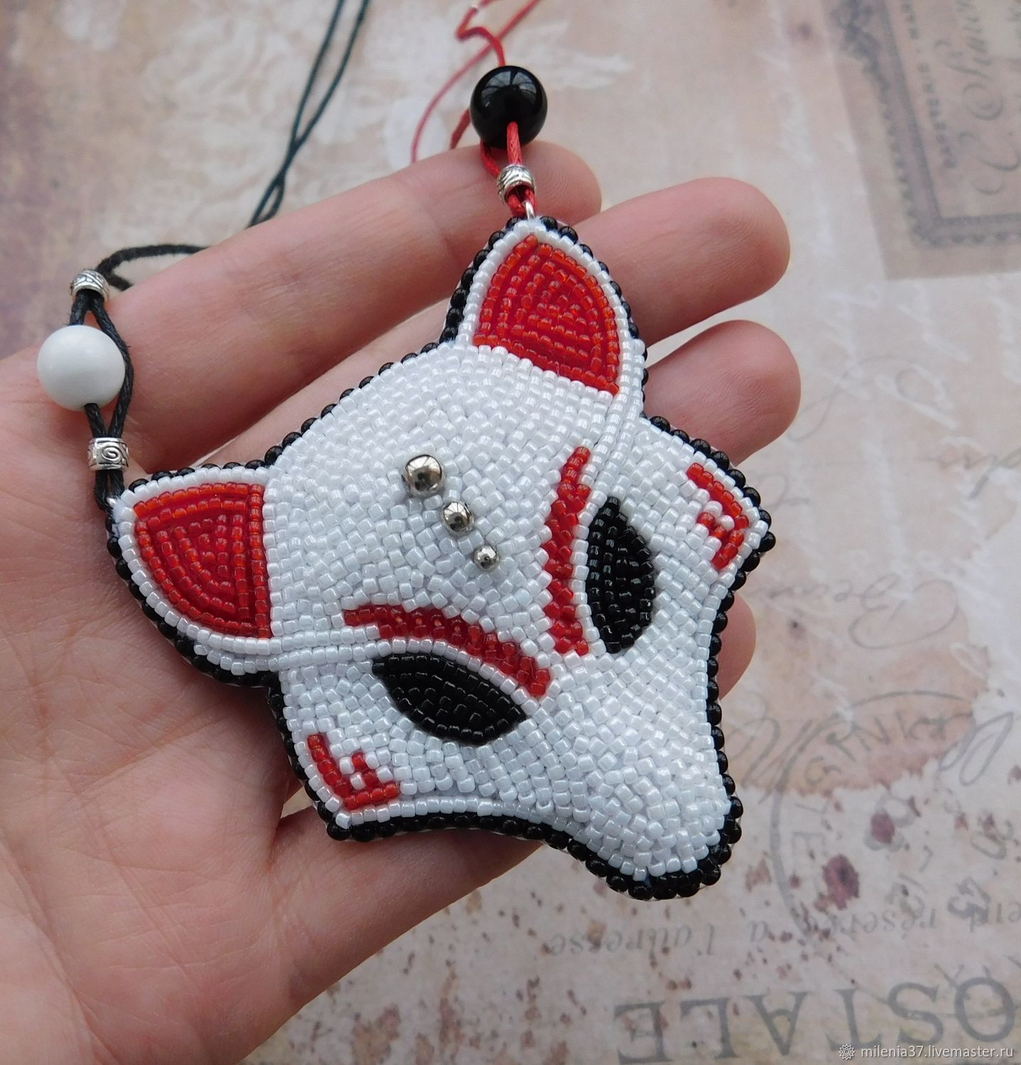 Фигурка лисы из бисера. Схема вышивки лиса. Фигурки из бисера. Кицунэ фокс. Обои на пк мифические животные.