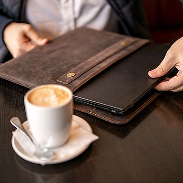 Чехол ручной работы. Ярмарка Мастеров - ручная работа Чехол-папка для ноутбука Newport Brown. Handmade.