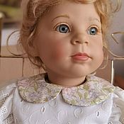 Коллекционная кукла Абрикосовая девочка с бельчонком