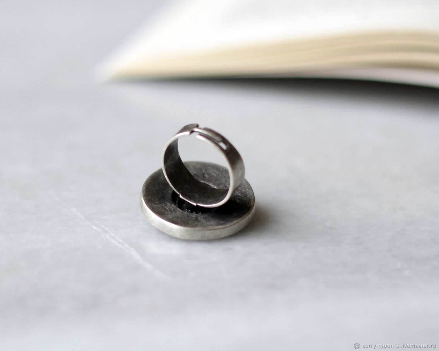 Кольца деревянные. Кольцо из проволоки и камушков. Кольца с поделочными камнями. Как сделать кольцо круглым. Как сделать кольцо круглым.
