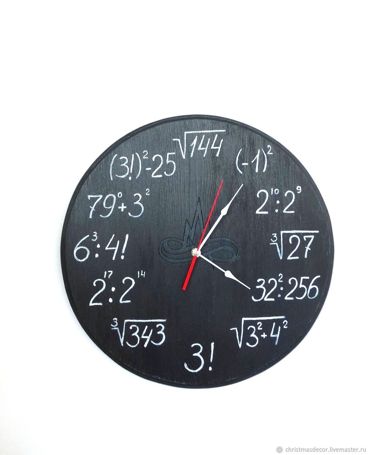 Часы учителю физики. Математические часы настенные. Часы настенные учителю. Настенные часы для учителя математики. Часы математические настенн.