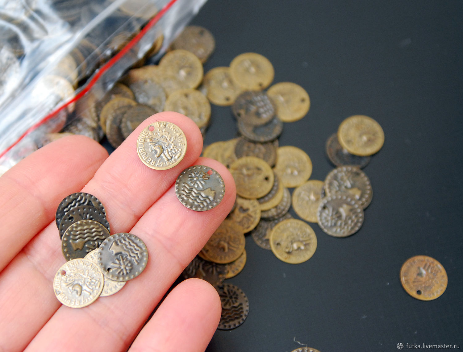 Древние монеты с подвеской