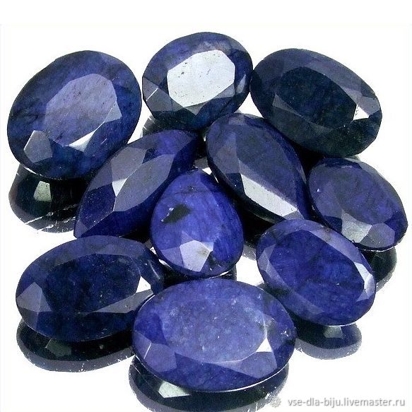 Облагороженный сапфир. Сапфир Корунд кабошон. Сапфир натуральный непрозрачный камень. Сапфир натуральный Корунд. Синий Корунд камень.
