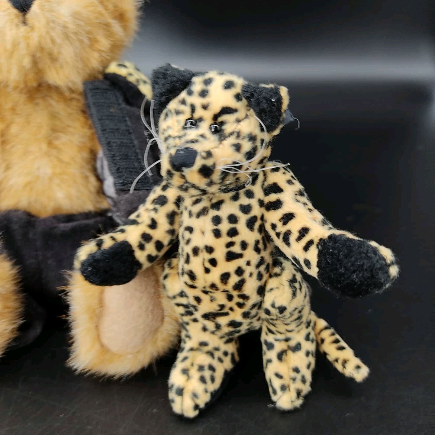 садовая фигура медведь большой. плюшевый медведь на стуле. медведь i love you. красивые мишки. мишка steiff в платье.