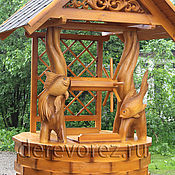 Стол для дачи со скульптурой из дерева