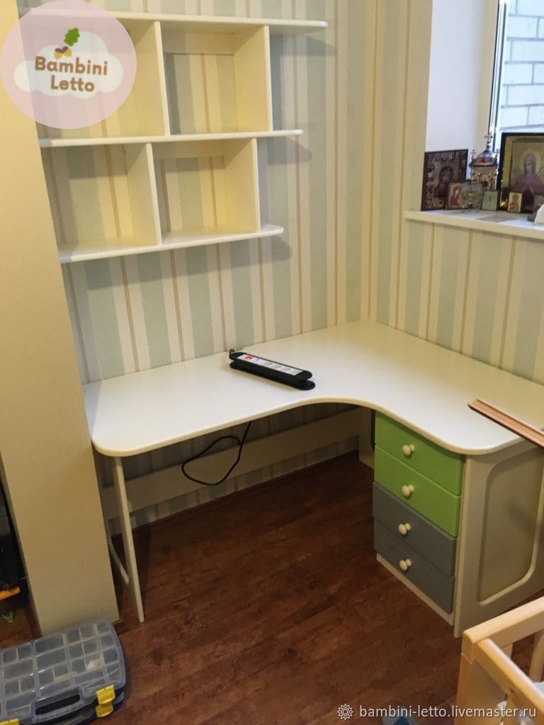 Угловые письменные столы для школьника - купить в Москве от производителя