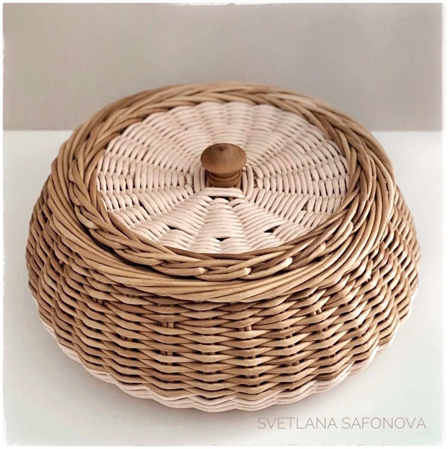 Плетеная корзина с крышкой «Пчелка» купить в интернет-магазине Ярмарка ...