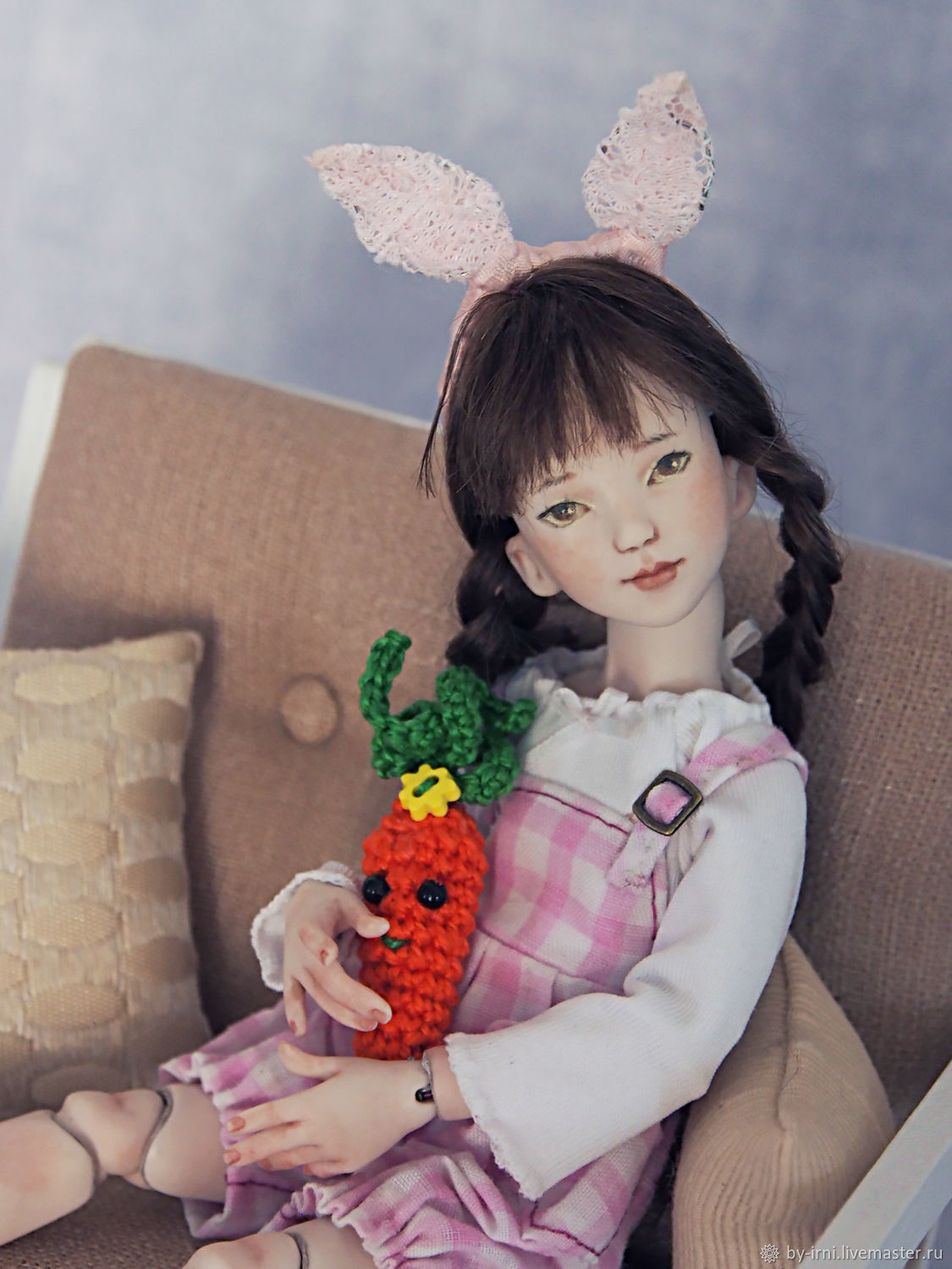 БЖД из фарфора (с азиатским лицом). 