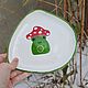 Curved plate ≈ 20 cm with a pattern of Toads frogs green toad fly agaric. Plates. DASHA LEPIT | Ceramic tableware (dashalepit). My Livemaster. Фото №4