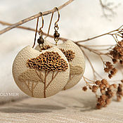 Round earrings in flower and speckled polymer clay