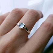 Белое кольцо с шишкой