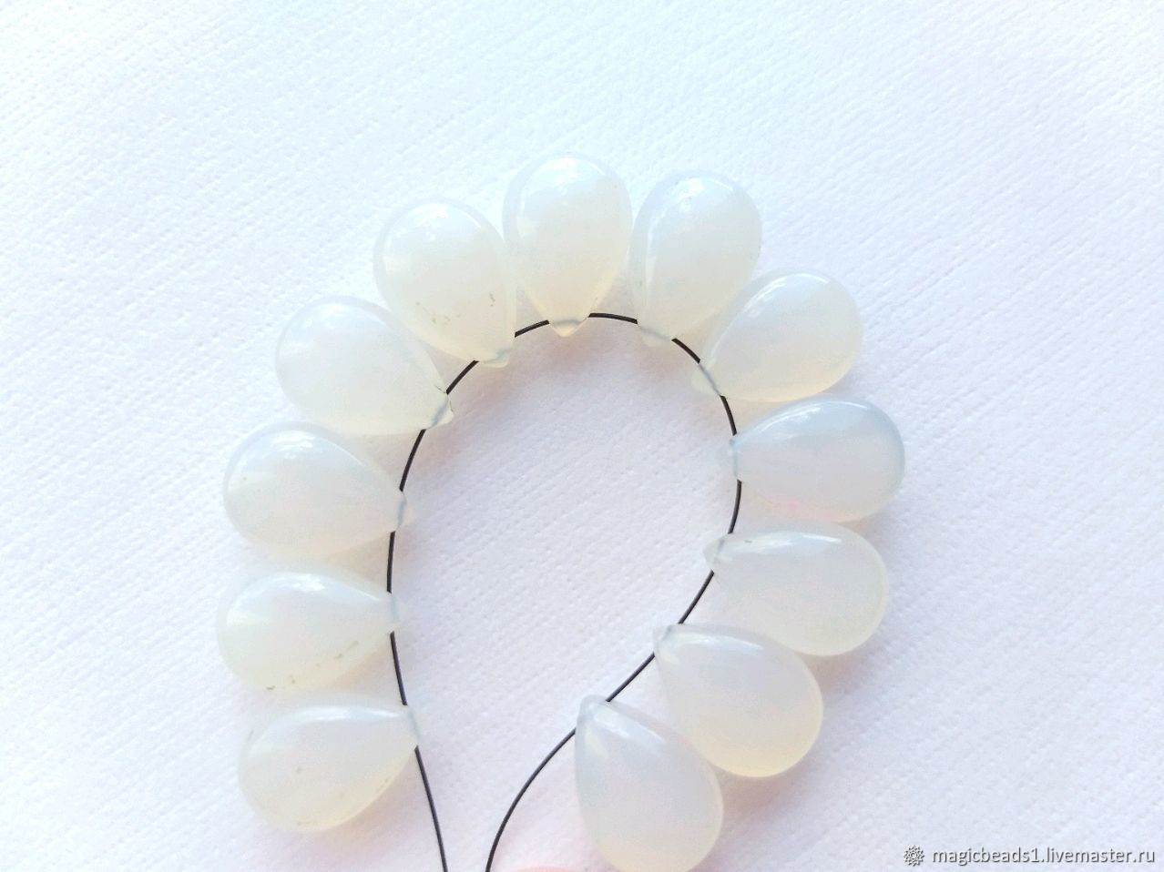 Халцедон натуральный белый, бриолет гладкая груша купить в интернет ...