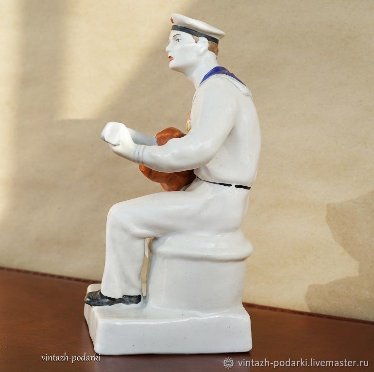 Фарфоровая статуэтка Моряк с гитарой – заказать на Ярмарке Мастеров ...
