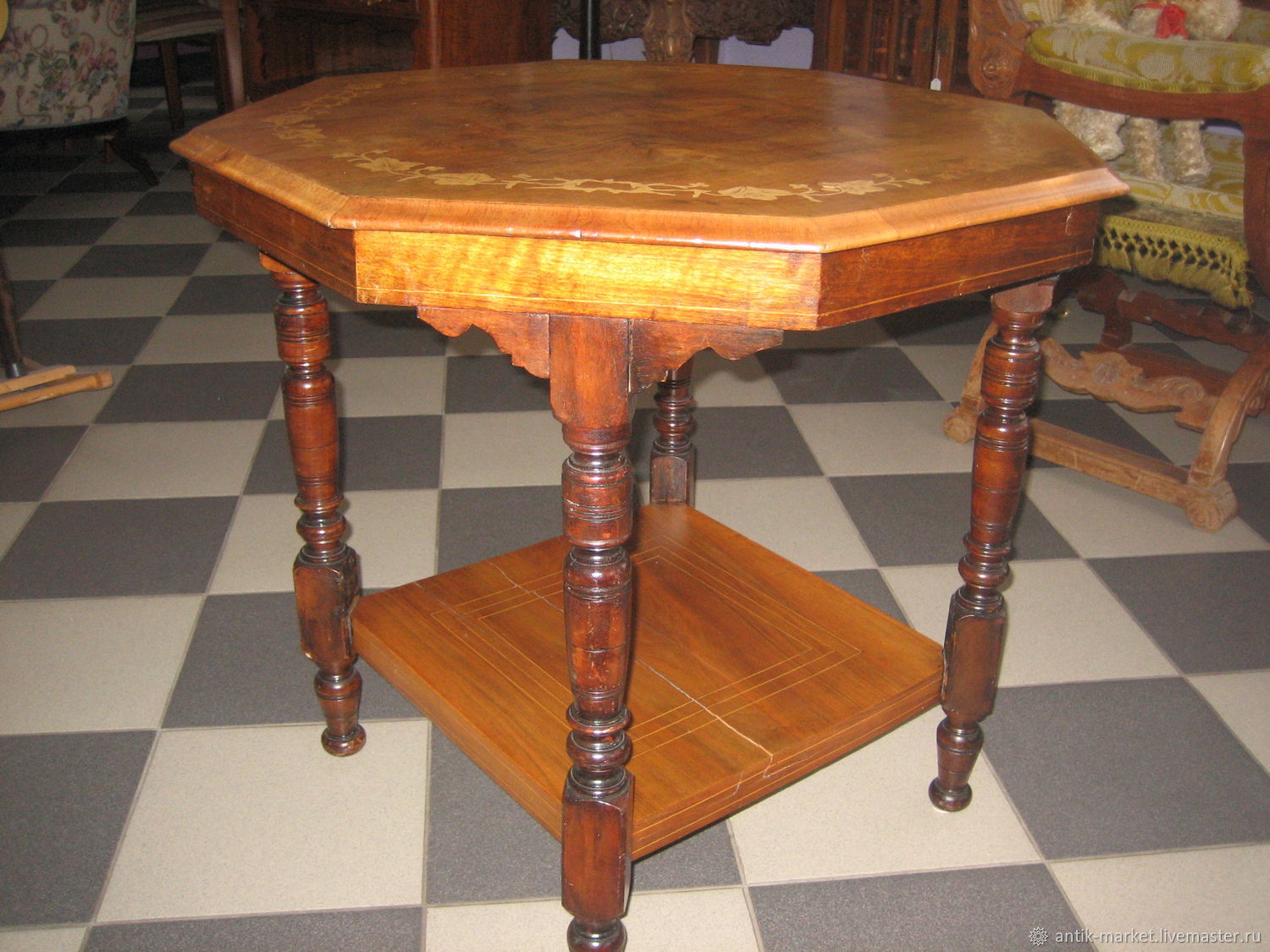 Винтажный деревянный стол