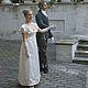 Платье 1815-20 гг из вискозы с вертикальным орнаментом,  модное берте украшено мелким  решем, а также подол юбки и края рукава, под грудью шелковая лента бежевого цвета и бантики разной величины и отт