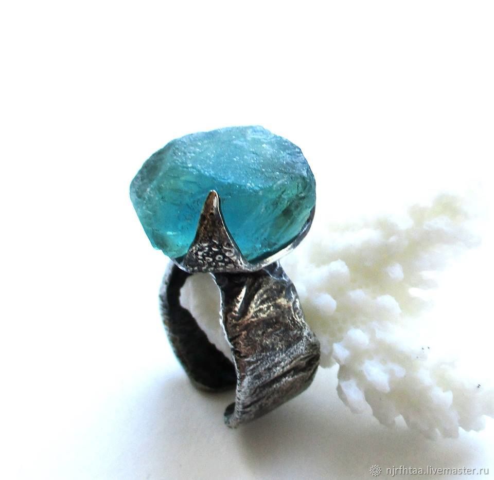 170. перстень с синим камнем. тигровый сапфир.