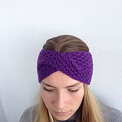 Knitted turban-scarf of bright red color