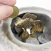 Фен-шуй и эзотерика handmade. Livemaster - original item Goldfish with demantoid garnet in the grotto, from geodes agate amethyst piggy Bank. Handmade.