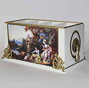 Box under the perfumes of the Victorian