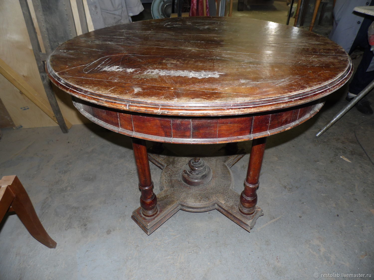 Реставрируем старый деревянный столик