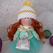 Текстильная,интерьерная,игровая кукла с тремя комплектами одежды