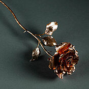 Кованая роза из металла (латунь), красная, вариант №2
