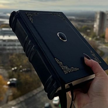 Фен-шуй и эзотерика ручной работы. Ярмарка Мастеров - ручная работа Черный гримуар с черным турмалином в серебряной оправе.. Handmade.