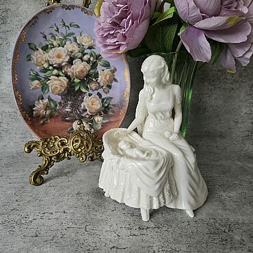 Винтаж ручной работы. Ярмарка Мастеров - ручная работа Винтаж: Royal Worcester коллекционная фарфоровая статуэтка Мамина любовь. Handmade.