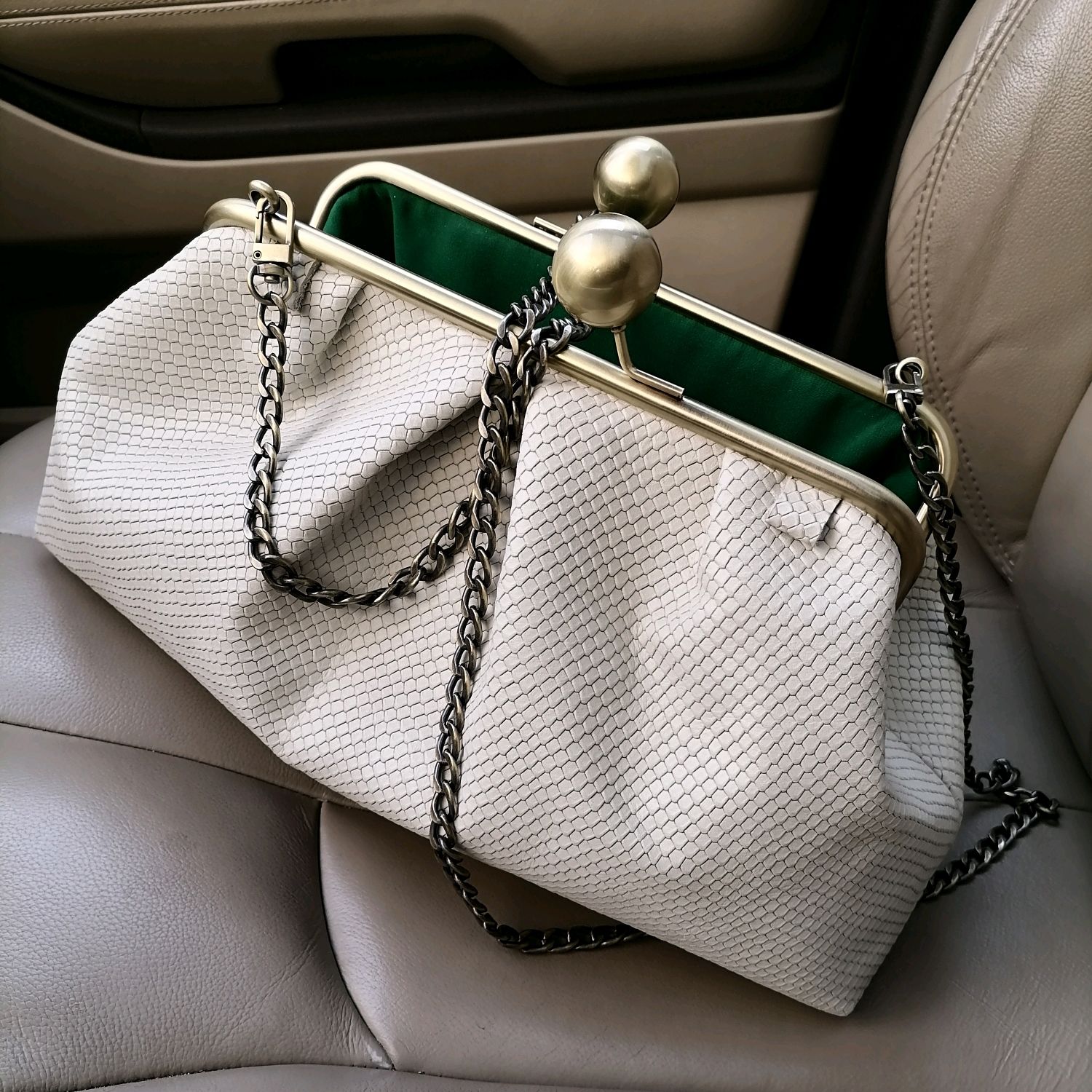 Кожаная бежевая сумка под питона серая светлая на лето в интернет ...