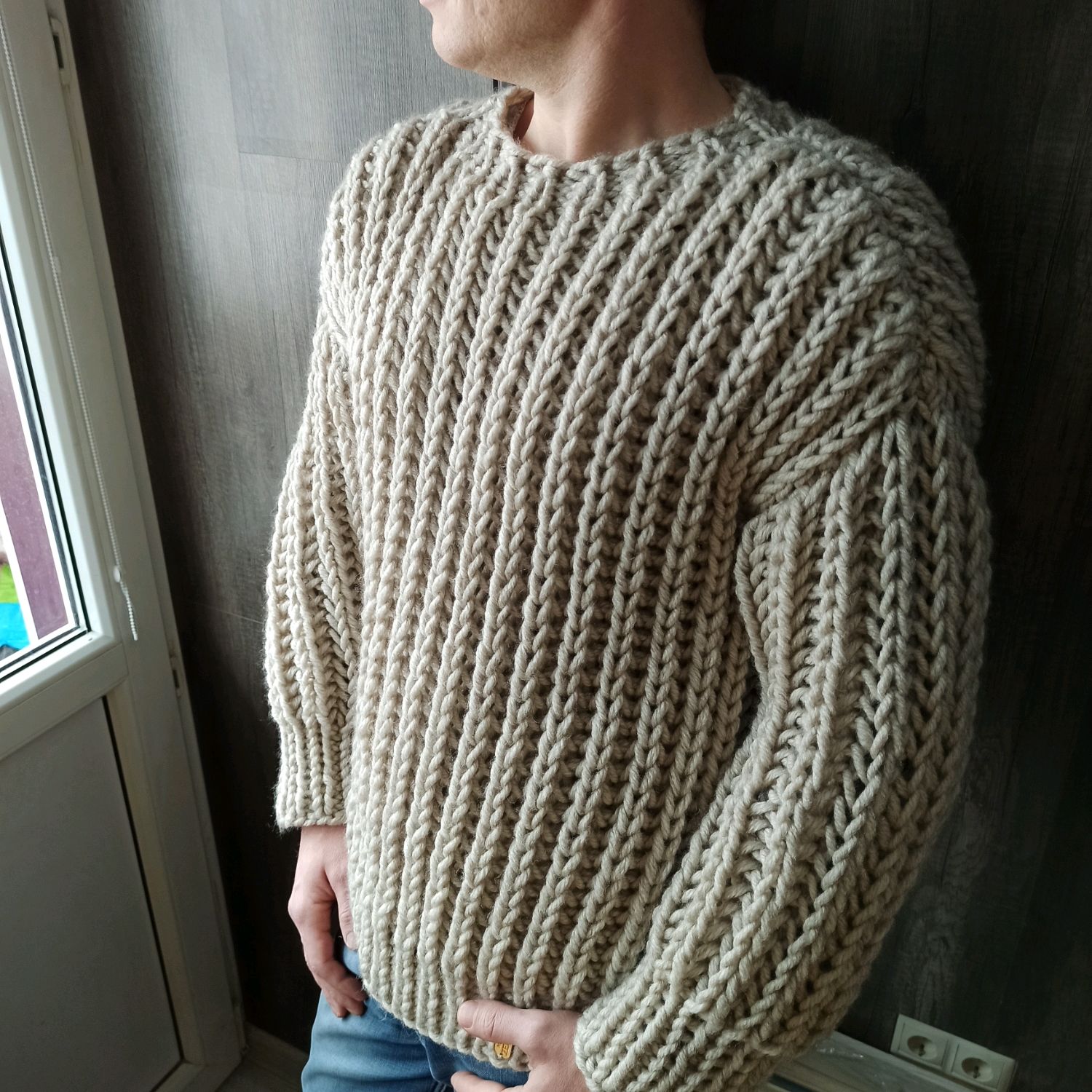 Мужской свитер крупной вязки спицами