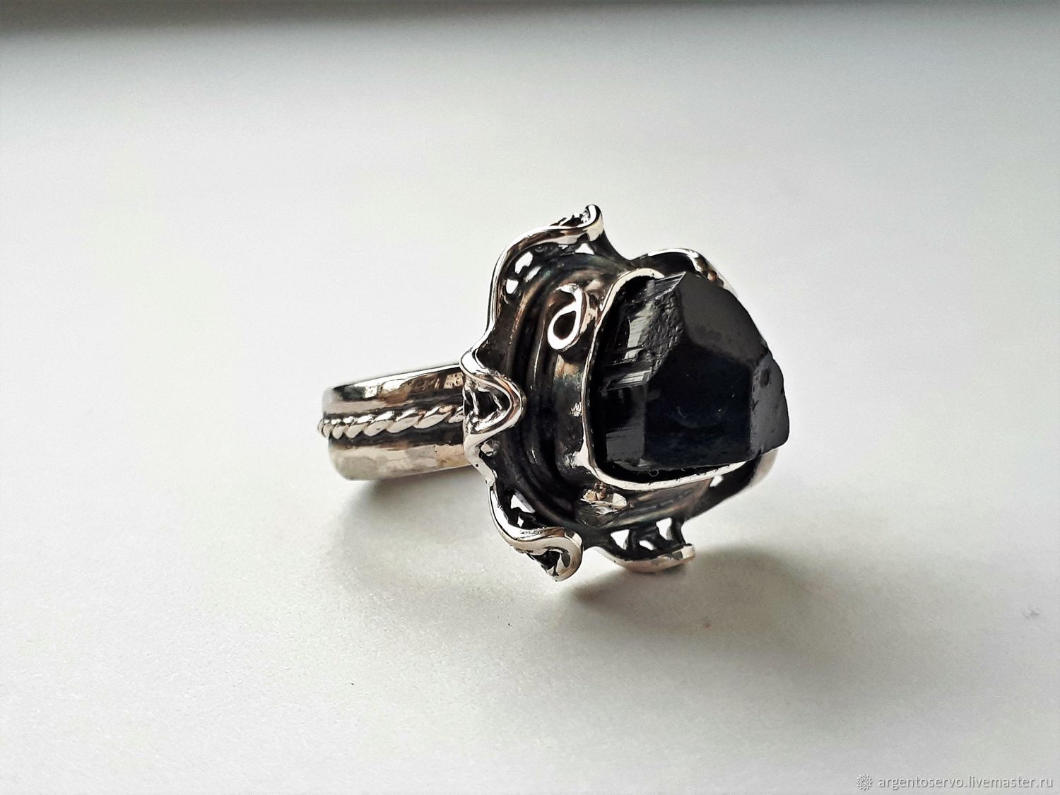 Кольцо с чёрным турмалином Шерл