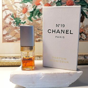 Винтаж ручной работы. Ярмарка Мастеров - ручная работа Винтаж: Chanel 19 Chanel Parfum Духи Спрей 10 (5) мл Франция. Handmade.