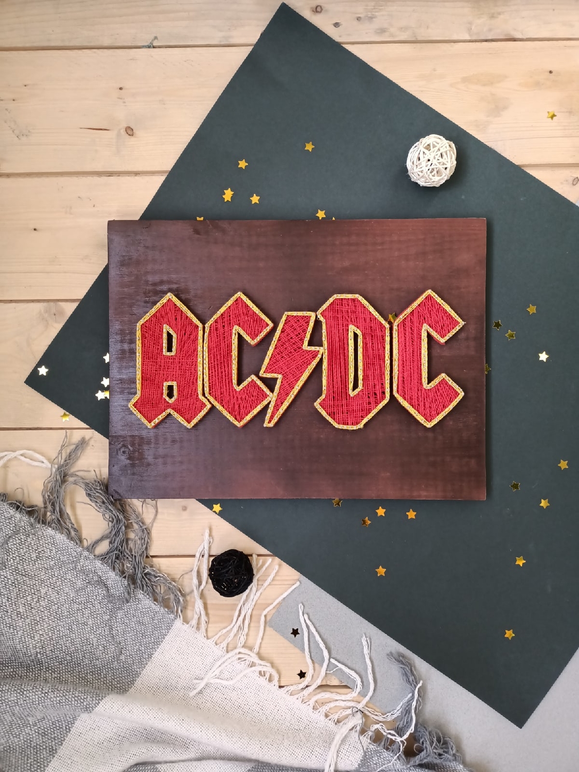 Настенные панно в технике stringart 